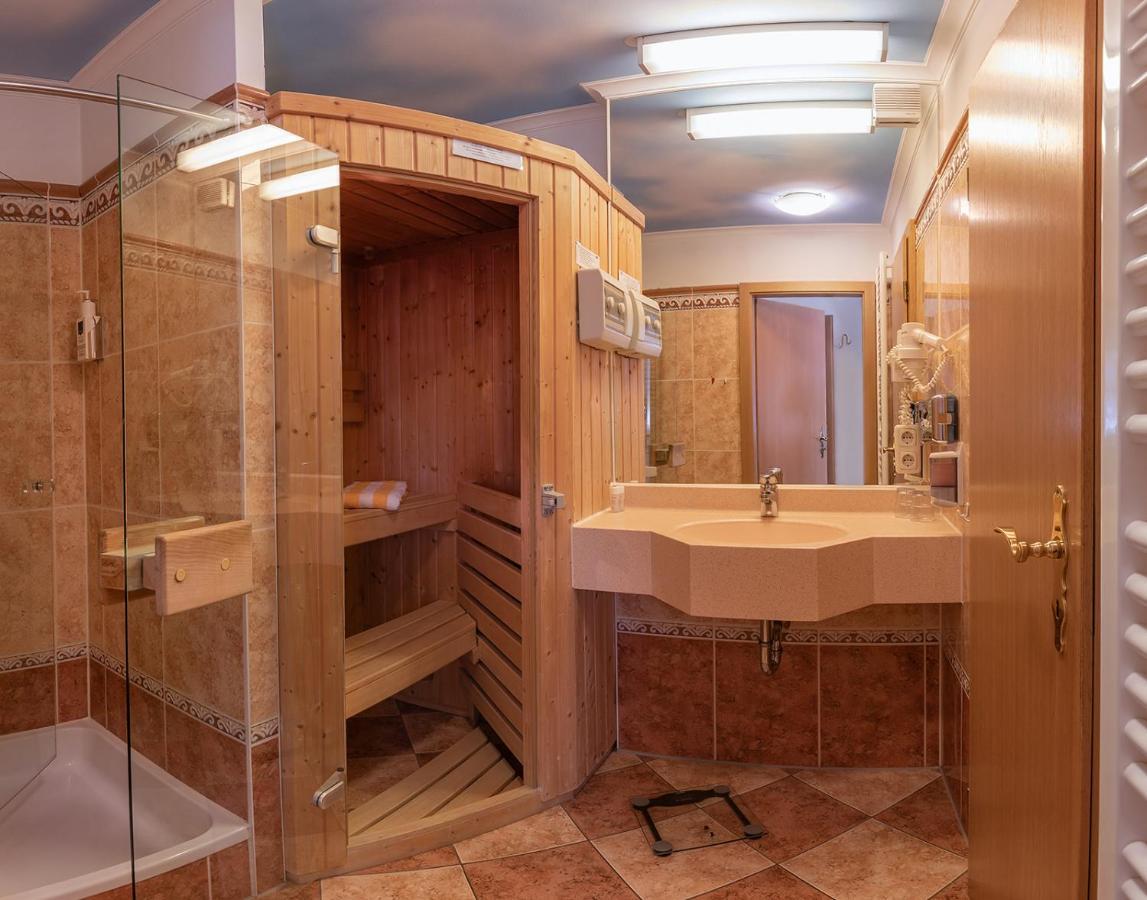 Koenig Ludwig Design Hotel Neu Zimmer Mit Sauna Oder Whirlpool Oder Mehr Altötting Εξωτερικό φωτογραφία