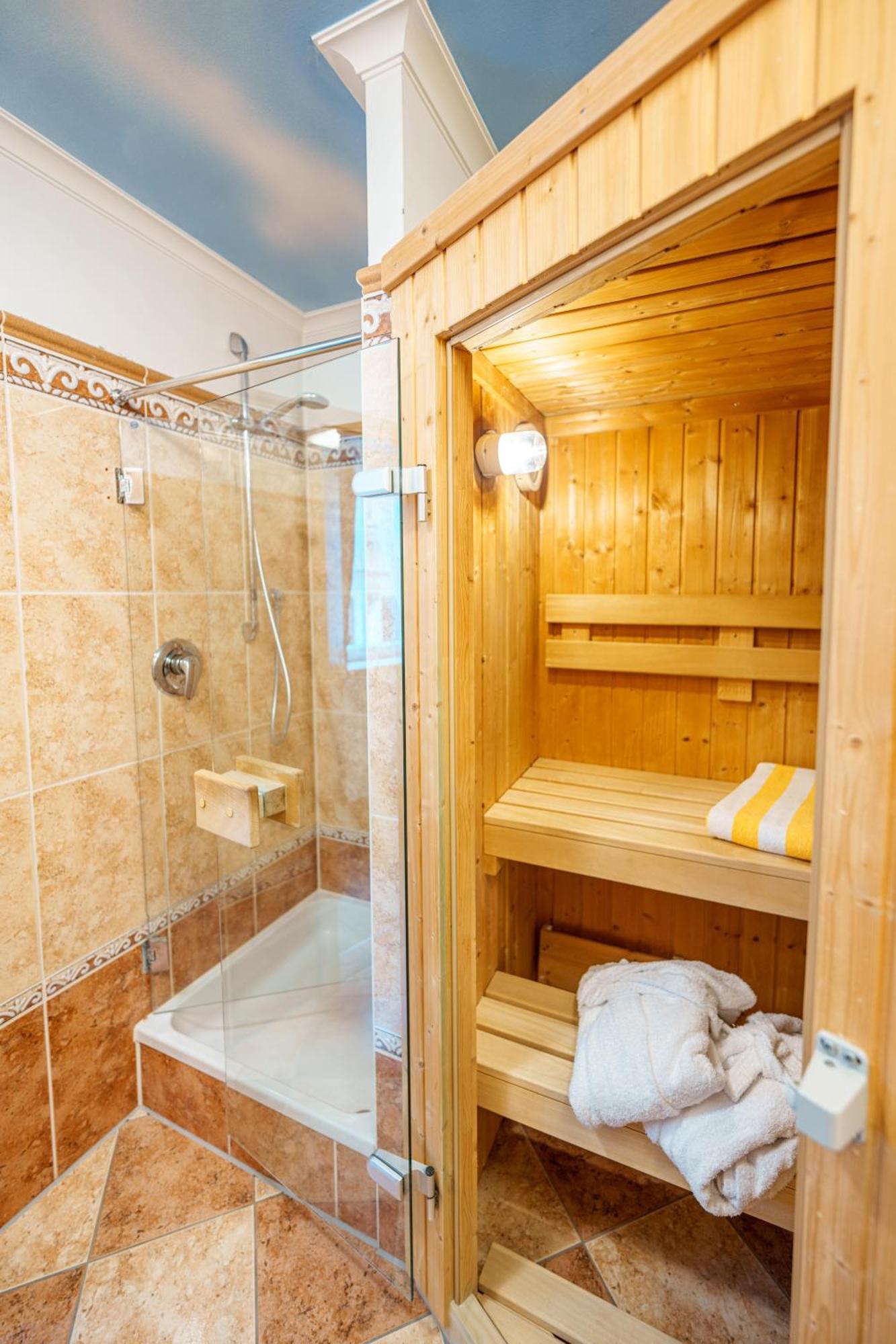 Koenig Ludwig Design Hotel Neu Zimmer Mit Sauna Oder Whirlpool Oder Mehr Altötting Εξωτερικό φωτογραφία
