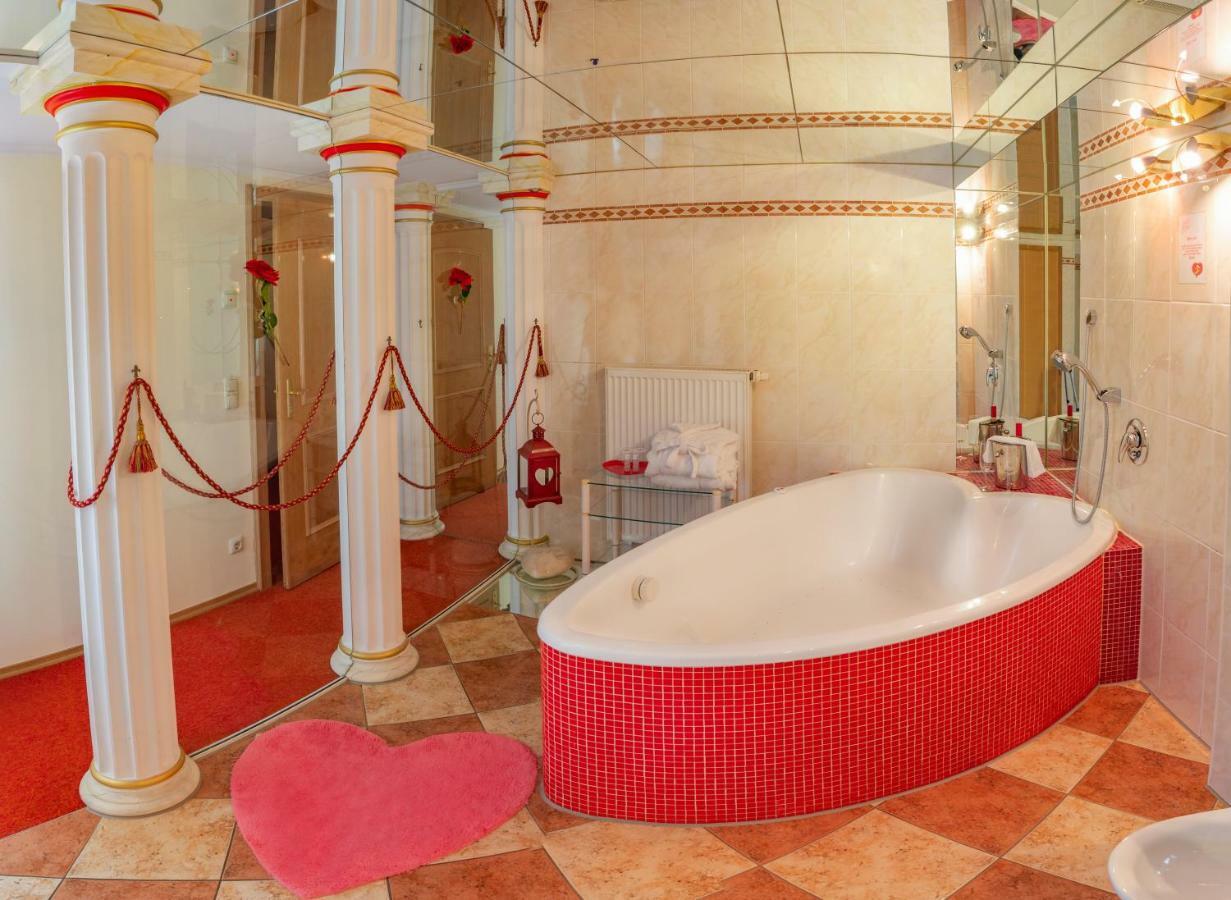 Koenig Ludwig Design Hotel Neu Zimmer Mit Sauna Oder Whirlpool Oder Mehr Altötting Εξωτερικό φωτογραφία